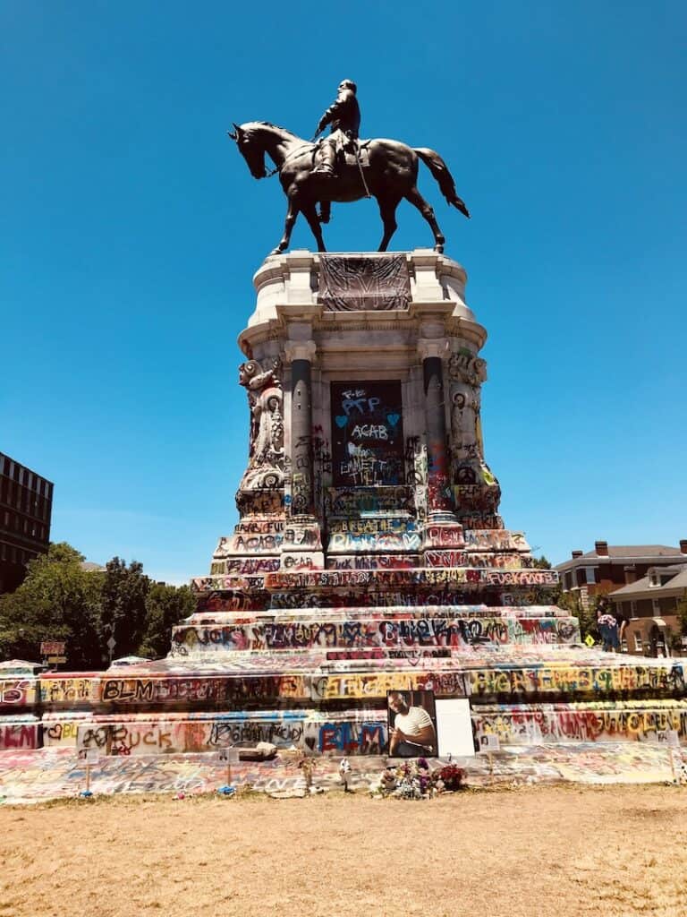 The Robert E. Lee monument on Richmond's Monument Avenue, summer 2020